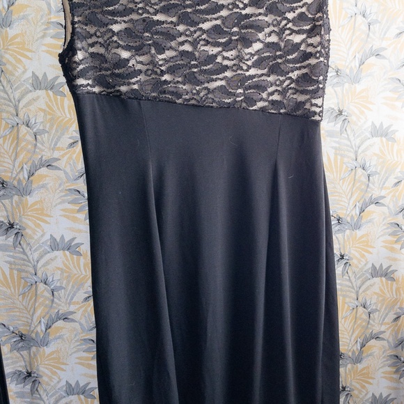 Laura Black/Tan Lacey Formal Dress Side Slit Size 12 B001 - Picture 5 of 13